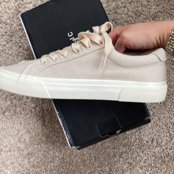 NWT New Republic Madison Canvas Sneaker - size 7 - Picture 4 of 6